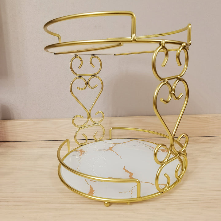 Un estante de hierro pintado al estilo nórdico para cosméticos y tazas de enjuague bucal, con estante de vidrio extraíble, adecuado para uso en tocadores, baños, fregaderos, comedores y cocinas.