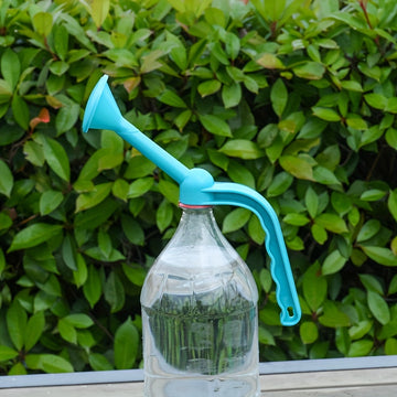 Rociador de regadera portátil ergonómico con boquilla azul de plástico y mango ergonómico - Distribución uniforme para suculentas, hierbas, bonsái - Jardín, patio, oficina, regaderas para plantas, herramienta de riego para jardín, diseño amigable para el