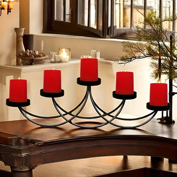 Cinco Soportes de Velas Negras, Soportes de Velas de Metal con un Tema de Hogar, Acabados con Pintura, Adecuados para Instalación en Mesas, Decoración Elegante para Comedores y Salas de Estar.