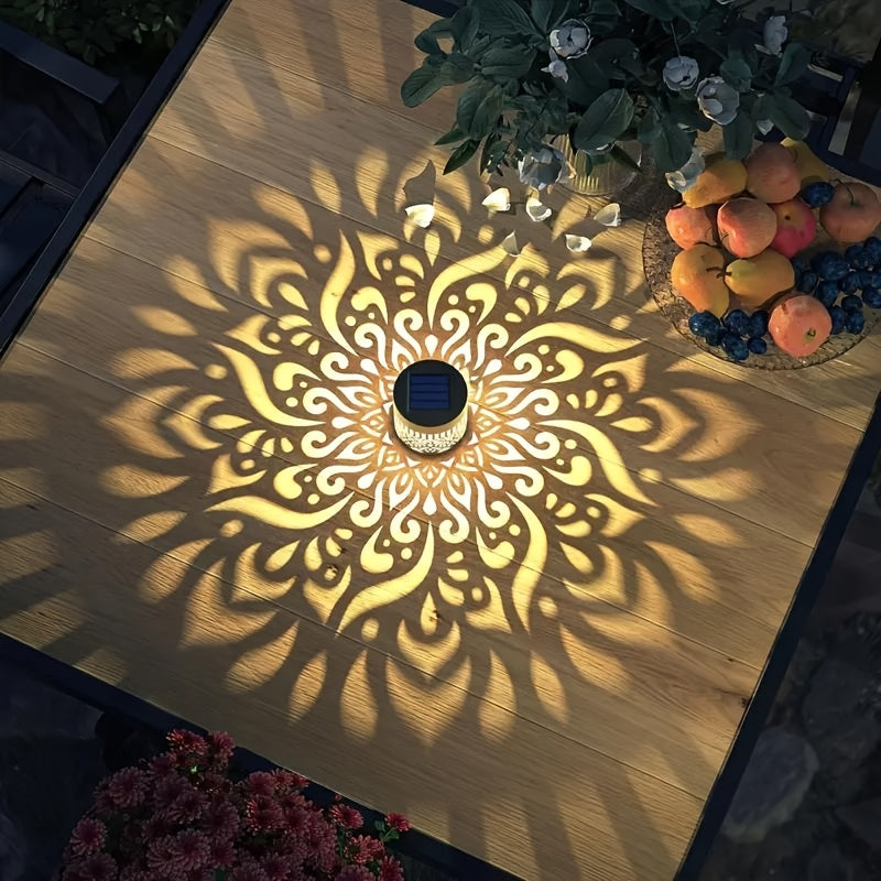 2 paquetes de luces solares para vallas con diseño hueco - IP65, luces solares LED para jardín, patio y escaleras, montaje semienterrado, control de sensor de luz, construcción metálica, iluminación exterior | Luces decorativas para vallas | Acabado metá