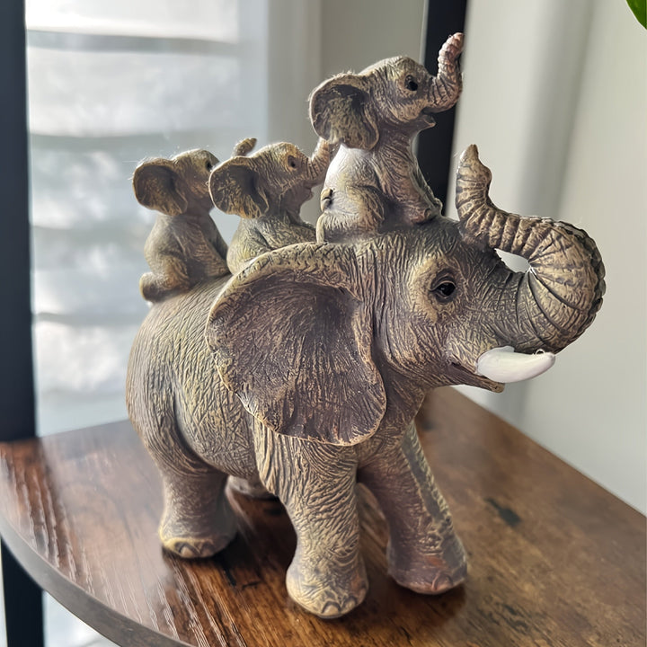3 pequeños elefantes montados en una estatua de elefante, adorno animal, adecuado para sala de estar, escritorio, estantería de libros, decoración del hogar.