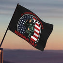 1 pieza de bandera de bandera de Día de los Caídos Patriótica 3x5 pies - "En honor a nuestros héroes" con soldado salutando y diseño de bandera estadounidense, tejido de poliéster duradero para decoraciones al aire libre y celebraciones, decoraciones de