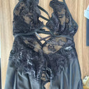 Body sexy rojo de encaje con tirantes al cuello, vestido mini sin espalda con corte tanga, diseño floral y detalles fruncidos para citas o conquista