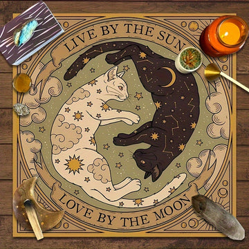 1pc Mantel de Altar con Péndulo de Gato Místico Sol y Luna - 100% Poliéster, Diseño "Vive por el Sol, Ama por la Luna" con Cielo Estrellado y Elementos Celestes, Ideal para Lectura de Tarot, Adivinación y Decoración de Habitación, Decoración de Sol y Lun