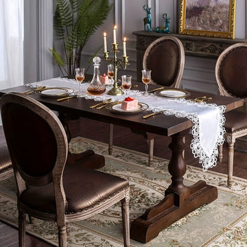 Elegante Camino de Mesa de Encaje Blanco - Perfecto para la Decoración Navideña