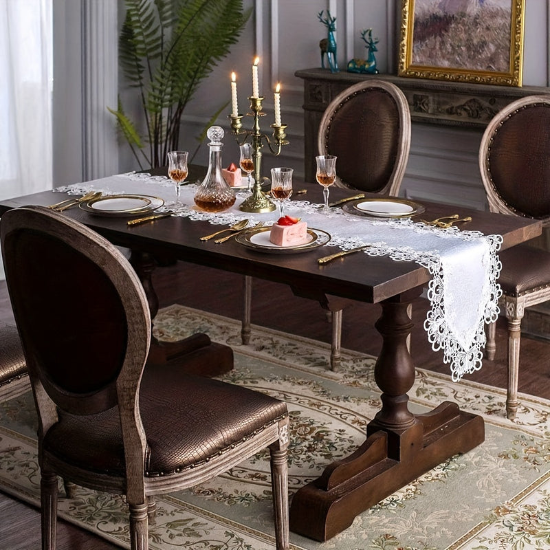 Elegante Camino de Mesa de Encaje Blanco - Perfecto para la Decoración Navideña