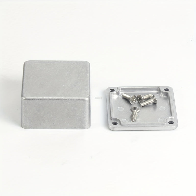 1590LB Caja De Efectos De Guitarra Pedal Caja De Aluminio Fundido A Presión De Metal 1.99 "X 1.99" X 1.22 "Pulgadas 50.5mm X 50.5mm X 31mm Tamaño De La Carcasa Caja De Aluminio Lisa Con Pies De Goma