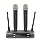 DEPUSHENG Sistema de Micrófono sin varillas Profesional 2/4 Canales con Sonido HD, Anti-Interferencias, Receptor Portátil y Pantalla LCD - Microfónos Mano/Cuello/Cabeza para KTV, Escenarios, Reuniones (Alimentado por Batería, Enchufe US), Micrófono Portá