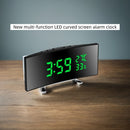 1 pieza, reloj despertador LED multifuncional de 6,6 pulgadas con pantalla grande curva - El reloj puede mostrar la hora, la temperatura y la humedad, enchufar para usar/tres baterías AA (solo con batería, la pantalla se apagará automáticamente)