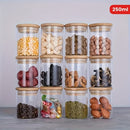 Un juego de 12 frascos de vidrio para especias, cada uno con una capacidad de 250 ml, con tapas y etiquetas de bambú, adecuado para almacenar especias, sellar alimentos y organizar condimentos de cocina.