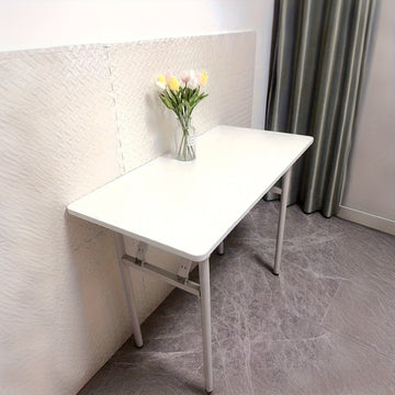 Una mesa plegable rectangular para alquilar, adecuada para comer, estudiar o usar una computadora, sin necesidad de instalación.