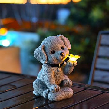 Estatuilla solar de cachorro con jardín de mariposas, decoración exterior en resina azul para patio, balcón o porche, incluye panel solar, resistente a la intemperie y diseño de alta calidad