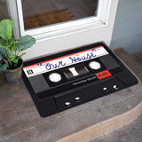 1 alfombra de bienvenida con diseño de casete retro, antideslizante y absorbente de poliéster para interiores, lavable a máquina, respaldo de PVC, decoración rectangular para entrada o porche