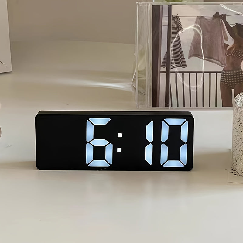 1pc Reloj despertador de mesa con espejo LED moderno, pantalla digital con función de repetición, reloj de escritorio rectangular con alimentación USB con marco de plástico, luz nocturna para decoración de dormitorio y oficina, ≤36V