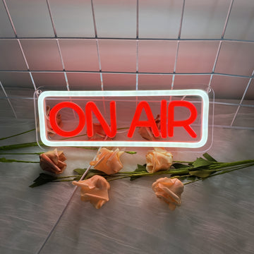 Luz de neón GOZYE On Air - Decoración de pared LED regulable para transmisiones en vivo, podcasts, bares, clubes y estudios - Alimentado por USB, fácil de instalar, marco blanco con resplandor rojo, ideal para discotecas y cuevas de hombres, luces de neó