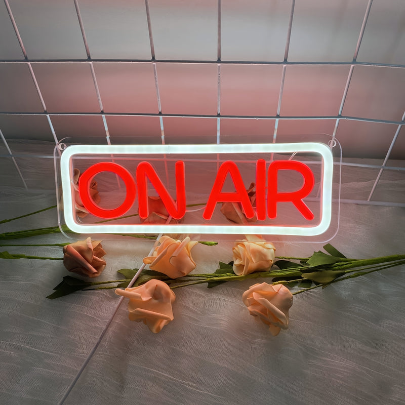 Luz de neón GOZYE On Air - Decoración de pared LED regulable para transmisiones en vivo, podcasts, bares, clubes y estudios - Alimentado por USB, fácil de instalar, marco blanco con resplandor rojo, ideal para discotecas y cuevas de hombres, luces de neó