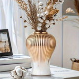 1 pieza de elegante jarrón de cerámica blanco y dorado con tapa - Patrón geométrico, jarra decorativa para almacenamiento de té, perfecta para el hogar, la oficina o el escritorio, regalo ideal para vacaciones, decoración de jarrones para el hogar.