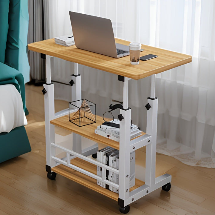 Escritorio Plegable con Altura Ajustable y Estantes de Almacenamiento - Diseño Blanco y Bambú, Movilidad Fácil sobre Ruedas, Ideal para Dormitorio, Sala de Estar, Oficina Exterior y Estudio | Escritorio Moderno de Fibra de Madera con Marco Metálico