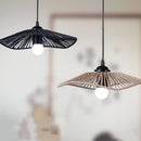 Sombrilla de lámpara tejida, adecuada para restaurantes, bares y casas de té estilo Zen. Presenta una forma artística de sombrero de paja, aportando un adorno luminoso creativo y retro
