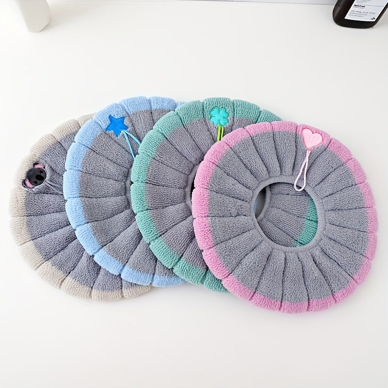 Cubierta de asiento de inodoro de peluche para el hogar - Gruesa, cálida, lavable en máquina, ajuste universal para todas las estaciones con decoraciones de estrellas y flores en azul, verde, rosa y púrpura, decoración de baño.
