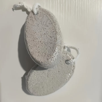Pediluvio de uso doméstico, piedra volcánica flotante, deslustradora en beige claro, herramienta de masaje elíptica para pies