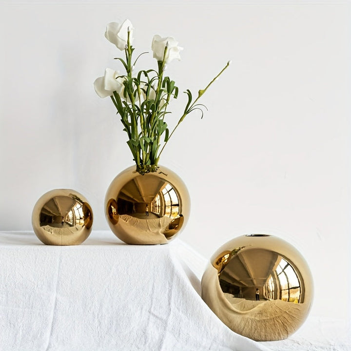 Jarrón Cerámico Estilo Europeo y Americano con Baño de Oro Electrolítico, Maceta Decorativa para Sala o Estudio, Adorno Floral Redondo para Bodas en Casa, Conjunto de Tres Piezas de Jarrones Cerámicos, Regalo de Inauguración para Amigos