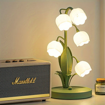 [Lámpara de Mesa de Flor Suzuran con Alimentación USB] Diseño de Flores Artificiales, Acabado Metálico Mate, Iluminación Decorativa Artística, Control con Botón de Encendido, Incluye Interfaz de Alimentación