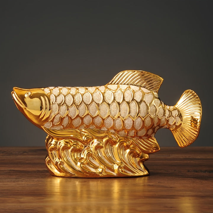 Figurilla de Cerámica de Arowana Dorada - Serie de Animales Alfabéticos, Decoración de Mesa Elegante para Sala de Estar, Oficina y Hogar, Ideal para Estantería y Gabinete de TV, Regalo Perfecto para Apertura de Negocios, Navidad y Día de Acción de Gracias