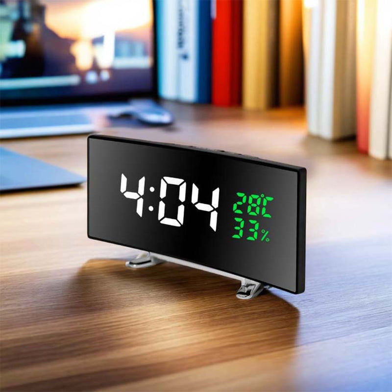 1 pieza, reloj despertador LED multifuncional de 6,6 pulgadas con pantalla grande curva - El reloj puede mostrar la hora, la temperatura y la humedad, enchufar para usar/tres baterías AA (solo con batería, la pantalla se apagará automáticamente)