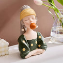 Figura Caprichosa de Resina - Chica con Pendientes y Soplándose Chicle en Burbuja, Decoración Nórdica para Sala, Dormitorio u Oficina, Sin Necesidad de Electricidad, Regalo Único de Cumpleaños o Inauguración de Casa, Adorno Fantasioso