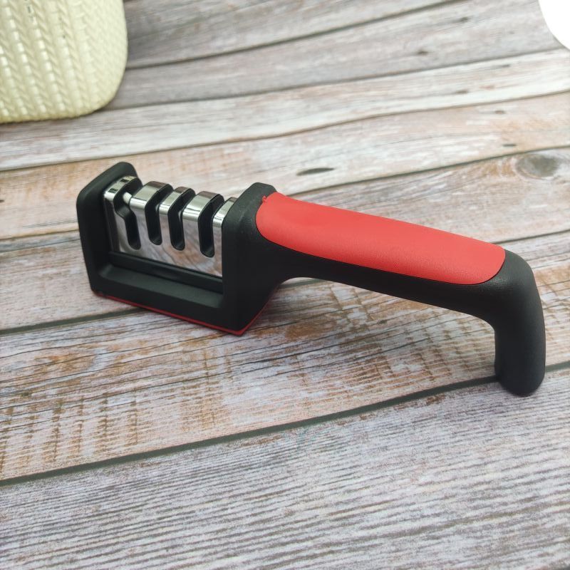Afilar cuchillos manual de 3 etapas con mango rojo y negro - Acero inoxidable duradero para uso doméstico, esencial de cocina, estación de afilado de cuchillos | Herramienta de cocina moderna | Construcción duradera, afilador de cuchillos para el hogar