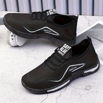 Zapatillas de Malla Transpirables para Hombres y Mujeres con Suela Antideslizante, Confort Acolchado & Cobertura Completa del Pie (39-44) - Zapatillas Bajas Ligeras para Senderismo, Gimnasio, Correr, Uso Casual - Diseño de Letras en Blanco/ y Bloques de