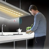 Tira de luces LED con sensor de movimiento AMILL, alimentada por USB - brillo ajustable, sensor infrarrojo, incluye cinta adhesiva de doble cara, ideal para cocina, gabinetes de oficina, armarios y escaleras, luz con sensor de movimiento para interiores,