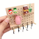 1 Juego de Casa de Muñecas Simulación Mini Estante de Almacenamiento Tablero de Madera con Agujeros para Colgar Modelo