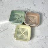 1pc Caja De Jabón Cuadrada De Plástico, Contenedor De Jabón De Viaje Con Tapa, Estuche De Jabón Portátil, Caja De Jabón Sellada A Prueba De Polvo, Plato De Jabón Con Drenaje Para Viajes, Camping, Gimnasio, Accesorios De Baño Esenciales