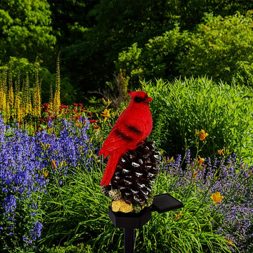 Farol Solar de Pájaro Rojo sobre Piña - Decoración Exterior Duradera en Resina con Encendido/Apagado Automático, Diseño Resistente al Clima para Jardín, Patio y Césped, Accesorio de Jardín Inspirado en la Naturaleza