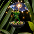 1pc Estatuilla de Rana Solar con Luces LED Automáticas y Comederos para Pájaros - Decoración Metálica para Jardín, Patio o Césped con Sombrilla, Atrae Colibríes - Regalo Perfecto para Jardineros, Accesorio Caprichoso para Exteriores
