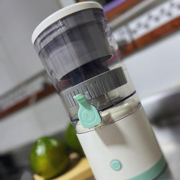 Exprimidor Eléctrico Portátil De Naranjas Recargable Color Blanco