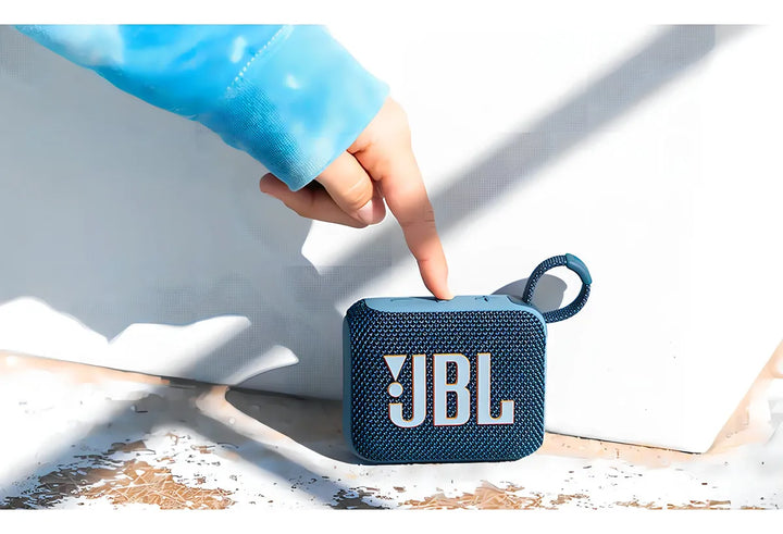 Parlante JBL go4 portátil con bluetooth waterproof negra