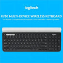 Teclado bluetooth Logitech QWERTY español latinoamérica color negro y blanco