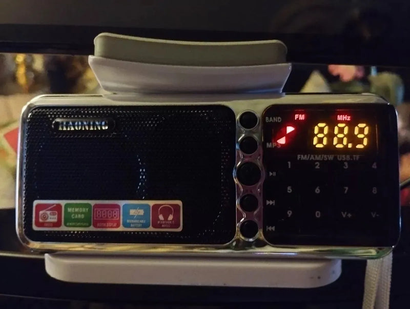Radio Fm Am Parlante Digital Bolsillo Recargable Portatil Diseño 1