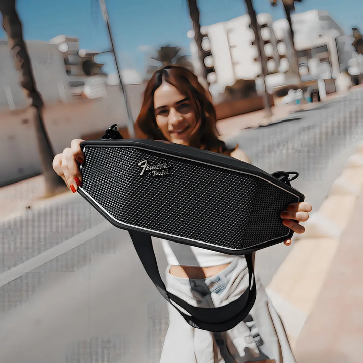 Fender X Teufel Rockster Cross - Altavoz Bluetooth Inalámbrico Portátil, Resistente, Impermeable, 16 Horas De Batería, Potente Sonido Estéreo, Subwoofer, Banco De Energía Integrado, Correa De Guitarra
