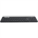Teclado bluetooth Logitech QWERTY español latinoamérica color negro y blanco