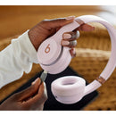 Audífonos Inalámbricos Beats Solo 4 - Rosa Algodón Color Rosa Claro Luz Blanco