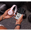 Audífonos Inalámbricos Beats Solo 4 - Rosa Algodón Color Rosa Claro Luz Blanco