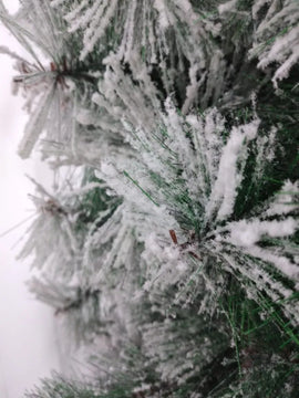Árbol De Navidad Pino Nevado De 150cm Verde