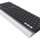 Teclado bluetooth Logitech QWERTY español latinoamérica color negro y blanco