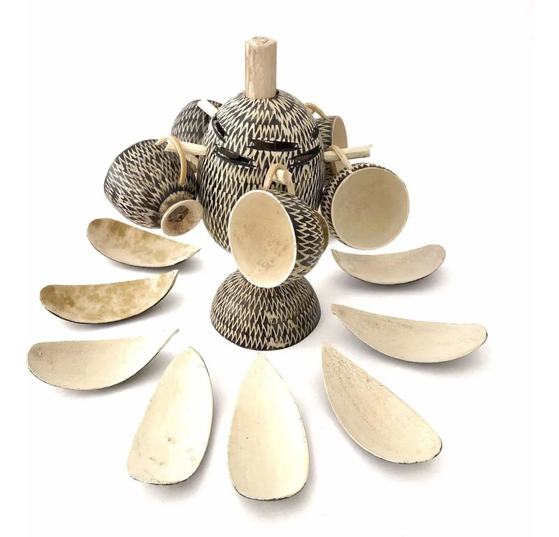 Juego De 8 Cucharas Y 5 Tasas De Totumo Natural + Estructura Marrón