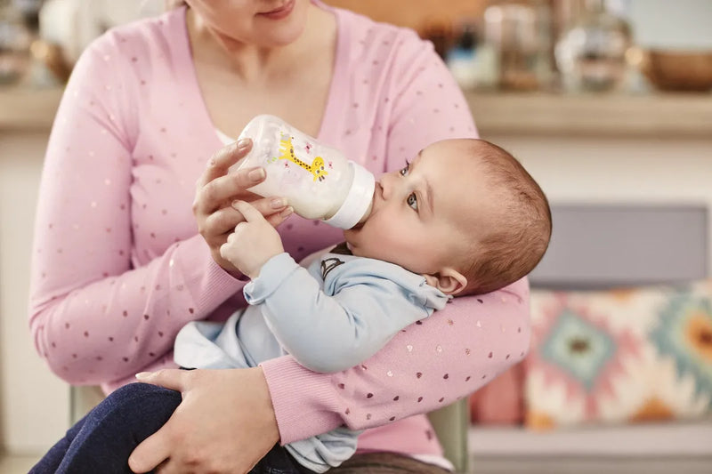 Tetero Avent Anti Cólicos 9oz 1m+ (Flujo 2) Decorado Jirafa sin BPA, Clinicamente Probado, modelo SCF821/12