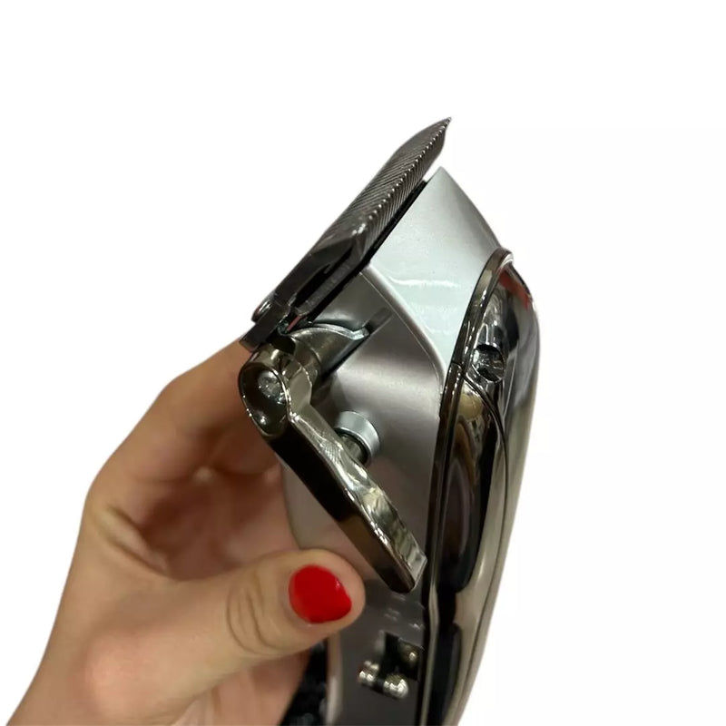 Maquina Peluquera Recargable Con Indicador De Carga LED NT-CP637